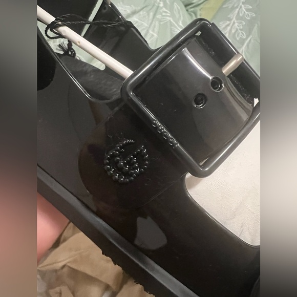 Authentic Gucci Isla Rubber Sandal - Picture 13 of 13